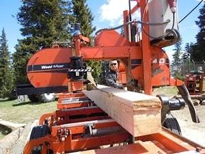 Станок Wood-Mizer распиливает лес на выставке BULFOREST 2013