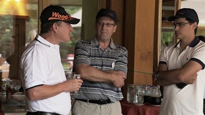 Вилмарс Янсонс (на фото слева) - организатор турнира Wood-Mizer по гольфу
