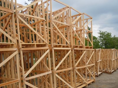 Станок Wood-Mizer LT15 ежедневно выпиливает заготовки из бука для 52 паллет