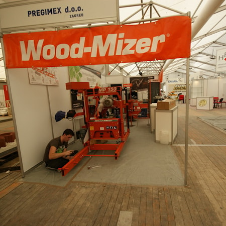 Монтаж стенда Wood-Mizer на выставке SASO