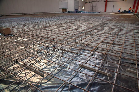 В новом цеху сделан усиленный 30-сантиметровый бетонный пол