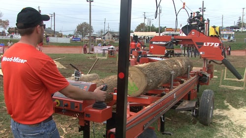 По результатам конкурса Sawmill Shootout 2013 эта пилорама Wood-Mizer LT70 - лучший гидравлический станок