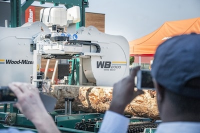 На заводе Wood-Mizer прошел международный слет дилеров  