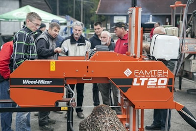 Владельцы станков Wood-Mizer полетали на самолете Джеймса Бонда  
