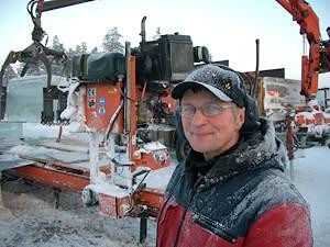 В Финляндии станок Wood-Mizer распилил 500 тонн льда для фестиваля Snow Show  