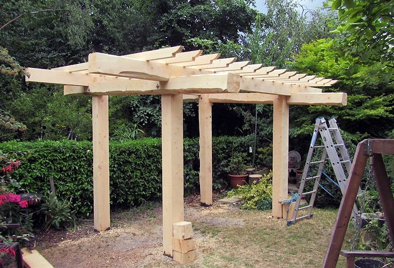 3 место в категории Другие Проекты. Джереми Харпер из Великобритании построил деревянную каркасную беседку в саду; пиломатериал он напилил на станке Wood-Mizer LT40