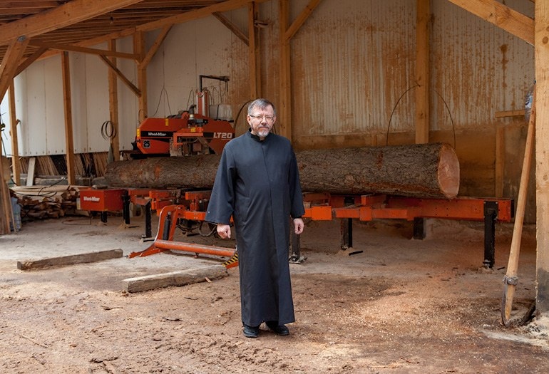 Священный эконом игумен Эмил Георгиев Якимов заботится о монастыре Варовитец с 2003 года