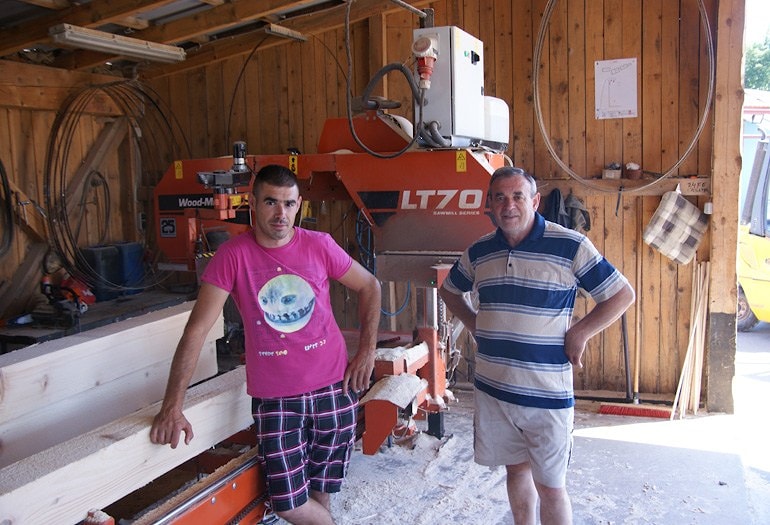 Г-н Иван Буковац и его сын Горан, который продолжает семейный бизнес