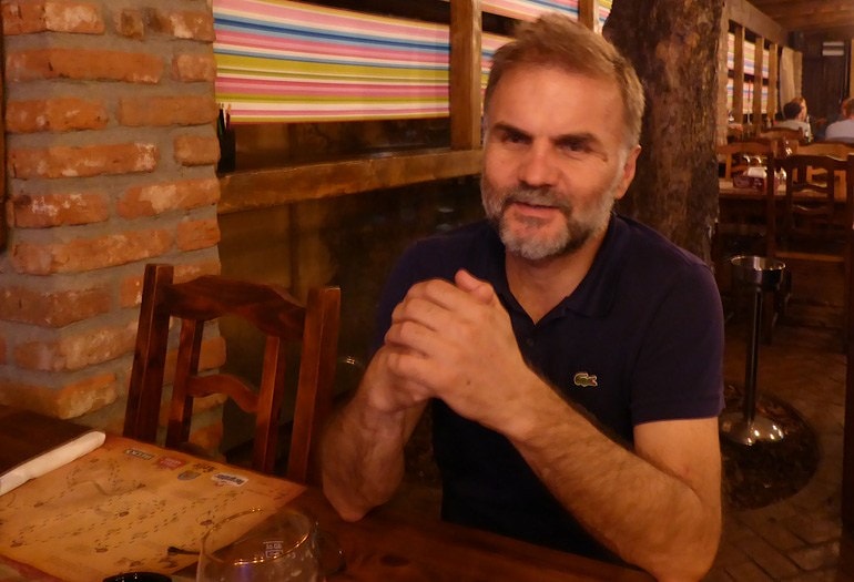 Г-н Овидиу Станкалие, инженер-механик с 20-летним стажем, выстраивает оптимальную технологию паллетного производства на своем предприятии