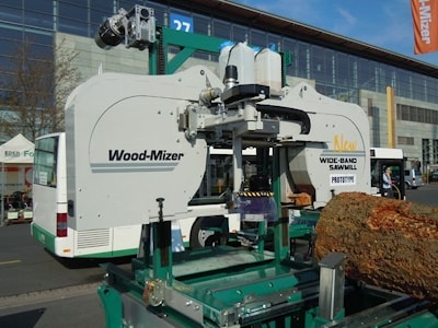 Wood-Mizer проектирует свой первый широколенточный станок