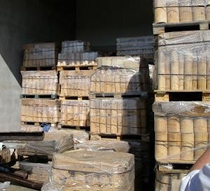 Польский производитель "Дубовой водки" придумал уникальную деревянную упаковку  