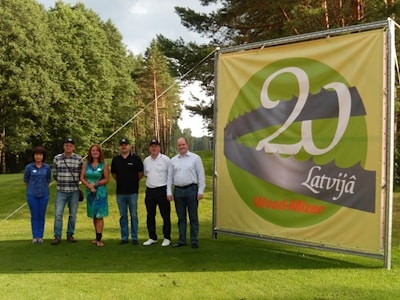 Представитель Wood-Mizer в Латвии компания Oberts отметила свое двадцатилетие на гольф-поле  