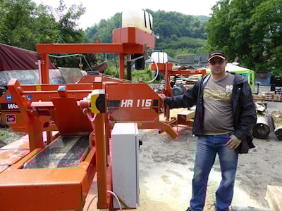 Сербия. В семье Ивановичей четыре поколения обожают работать с древесиной