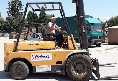 «Выберите модель, цвет, материал и - нужная мебель готова!»