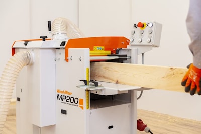 Wood-Mizer представляет продольно-фрезерный станок MP200  