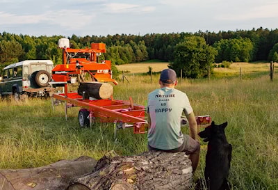 Польский предприниматель создает уникальную мебель из старой древесины и артефактов прошлого