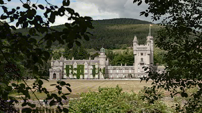 Лесопиление на станке Wood-Mizer LT40 в поместье Балморал в Шотландии